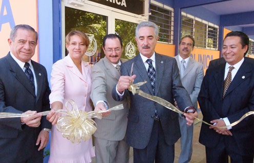 Conmemoran a pioneros de la educación odontológica en la Universidad Autónoma de Chihuahua