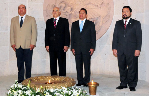 Rector General de la Universidad de Guanajuato renovó el Fuego Simbólico de la Libertad.