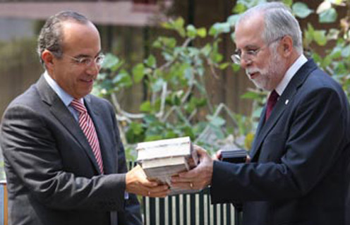 Reafirma Felipe Calderón su compromiso con la Educación