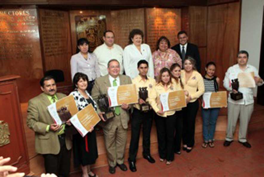 Entregan en la Universidad Juárez Autónoma de Tabasco el Premio Nacional de Servicio Social 2011