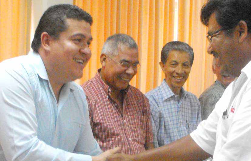 El Rector de la Universidad Autónoma de Baja California Sur entregó reconocimientos al personal docente, otorgados por PROMEP