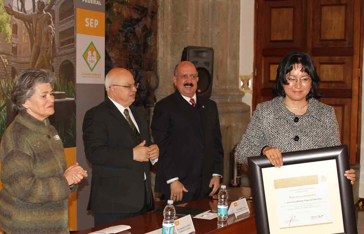 Entregan ANUIES y SEP premio del concurso de tesis Historia de la Educación en México