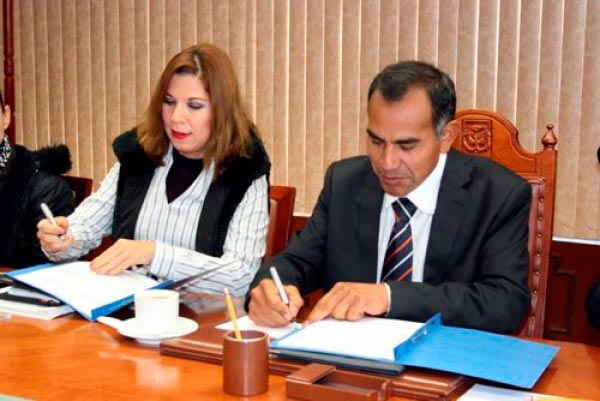 Firma la Universidad Autónoma de Tlaxcala convenio con el SAT