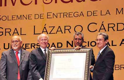 Universidad de Colima otorga reconocimiento a la Universidad Nacional Autónoma de México