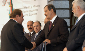 Por segundo año consecutivo, el Presidente Vicente Fox entregó el reconocimiento SEP a la Universidad Autónoma de San Luis Potosí
