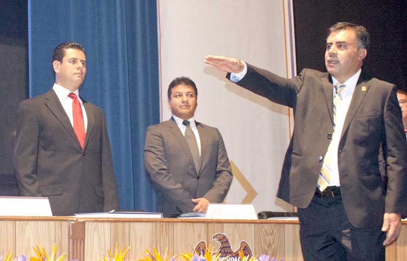 Protestó Armando Silva Cháirez como rector de la Universidad autónoma de Zacatecas