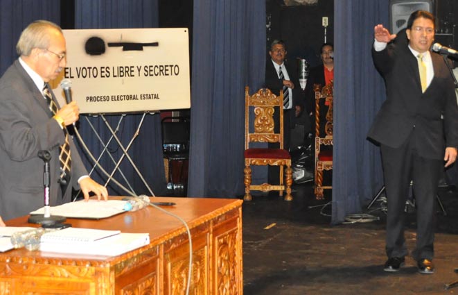 Elige el Consejo Universitario a Oscar E. Návar García, como rector de la Universidad Juárez del Estado de Durango