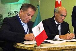 Recibe rector de la Benemérita Universidad Autónoma de Puebla medalla de la Universidad de Camagüey