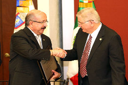 Recibió Rafael López Castañares, reconocimiento de la Región Noreste por su labor al frente de la ANUIES