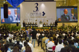 Jaime Valls Esponda, presenta su tercer informe de actividades frenta a la Universidad  Autonóma de Chiapas (UNAC)