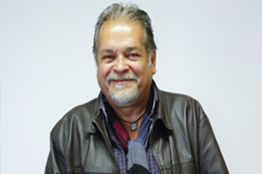 Reconoce ANEIC a docente de la UAA