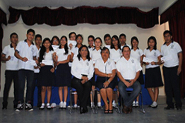 Se benefician estudiantes con becas de la SEP