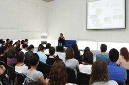 Diseñadores y empresas deben coordinarse para crear una sólida industria de la moda en México.