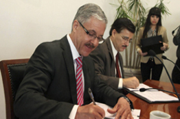 El Rector General y el secretario de Salud firmaron un convenio que permitirá fortalecer docencia, investigación y asistencia social