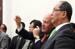 Rector de la UASLP recibe a empresarios chinos