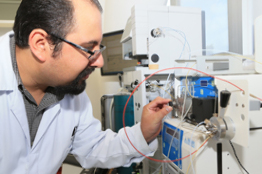 Desarrollan investigadores de la UAM dispositivo que reduce el costo de la sinterización de piezas metálicas