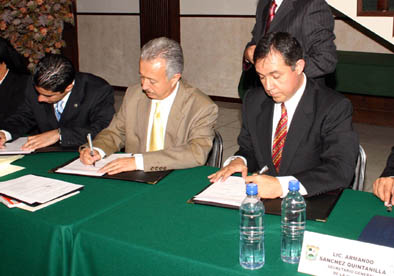 La Universidad Autónoma de Coahuila y la el congreso del Estado firmaron convenio en materia legislativa