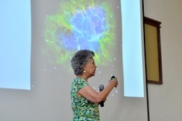 Supernovas y nebulosas planetarias, nuestros antepasados: Astrónoma