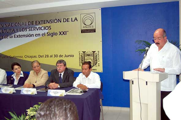 Inauguró Rafael López Castañares la XXVI Reunión Nacional de Extensión de la Cultura y los Servicios en la UNACH
