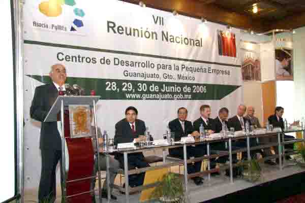 El Rector de la Universidad de Guanajuato destacó el papel de las universidades en el desarrollo de las pequeñas empresas