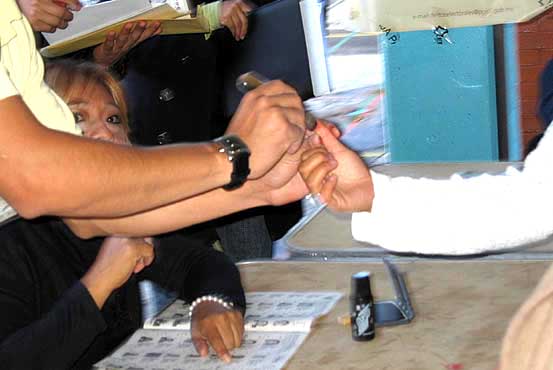 Medios de comunicación y partidos políticos señalan una contienda cerrada que imposibilita señalar ganador para Presidente de la República