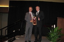Universidad de Texas A&M reconoce trayectoria del Dr. José Manuel Cabrera Sixto