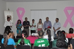 Imparten charla de prevención del cáncer a personal de Deportes