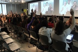 Impulsa a alumnos a desarrollar “marcas” más que “productos”