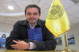 Plasma ficción futurista en su novela “El libro azul”