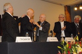 El filósofo Emilio Lledó recibió el Premio Internacional de Ensayo Pedro Henríquez Ureña