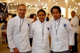 Alumnos de la Lic. en Gastronomía de la UABJO participan en el Festival  “El saber del sabor 2014”