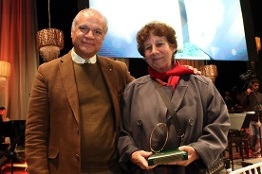 Reciben Premio a la Trayectoria de Éxito egresado y académica de la UASLP