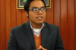 Abatelenguas luminoso, muestra del talento emprendedor de los universitarios