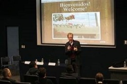 Capacita organización finlandesa a 100 profesores para impartir clases en inglés