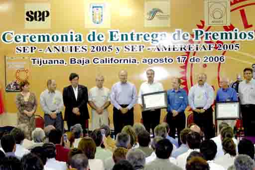 Entregó Presidente Fox premio SEP-ANUIES a la Universidad Autónoma de Baja California