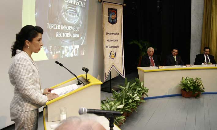 Presentó Enna Sandoval su III Informe al frente de la Autónoma de Campeche