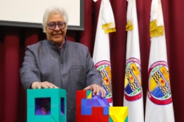 EL DISTINGUIDO ESCULTOR  MEXICANO SEBASTIAN OFRECE CONVERSATORIO EN LA UNIVERSIDAD DE SONORA