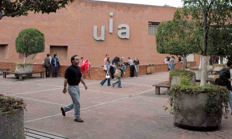 Presentan en la UIA material intercultural bilingüe para niños indígenas