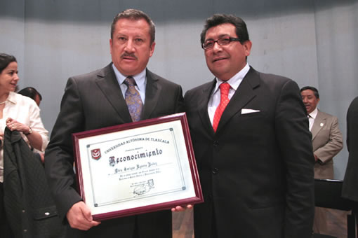 Reconoce la Universidad Autónoma de Tlaxcala trayectoria académica de Enrique Agüera Ibáñez