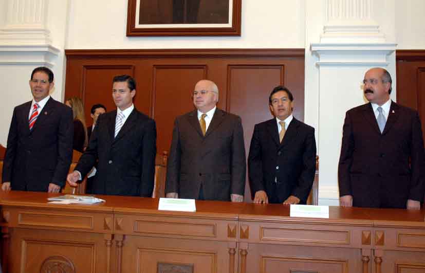 José Martínez Vilchis rindió su Segundo Informe al frente de la Universidad Autónoma del Estado de México