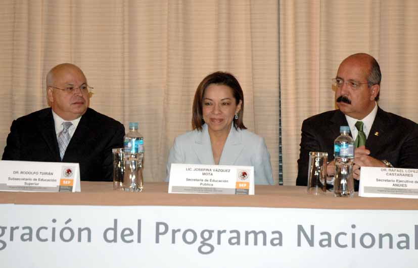 Anunció Josefina Vázquez Mota primera encuesta nacional entre estudiantes