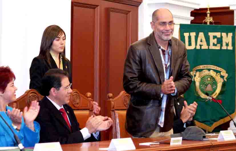 Guillermo Arriaga presentó sus libros en la Universidad Autónoma del Estado de México
