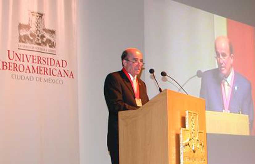 El rector de la UIA, José Morales Orozco, rindió su tercer informe de labores