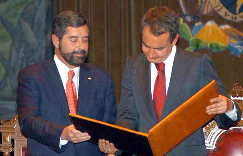 Distingue la UNAM con la presea Isidro Fabela al presidente español José Luis  Rodríguez Zapatero