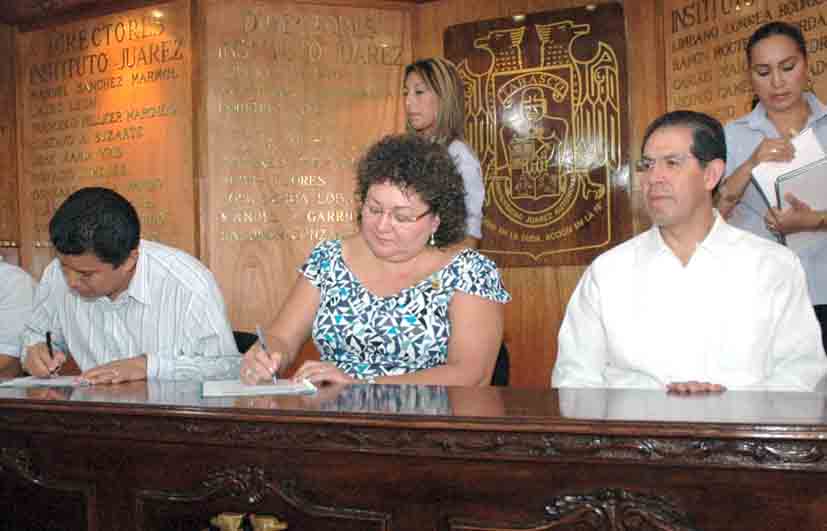 Firman convenio la Universidad Autónoma del Estado de México con la Universidad Juárez Autónoma de Tabasco y la SCT estatal