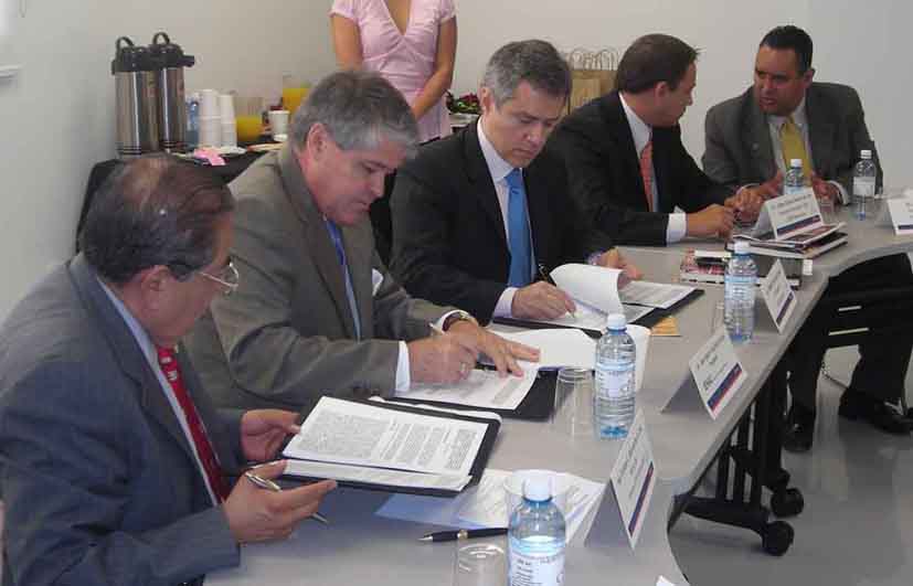 Firman convenio CETYS Universidad y CEMEX