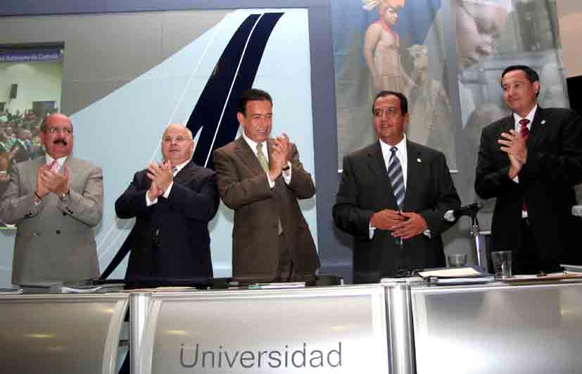 Primer informe de Mario Alberto Ochoa Rivera al frente de la Universidad Autónoma de Coahuila