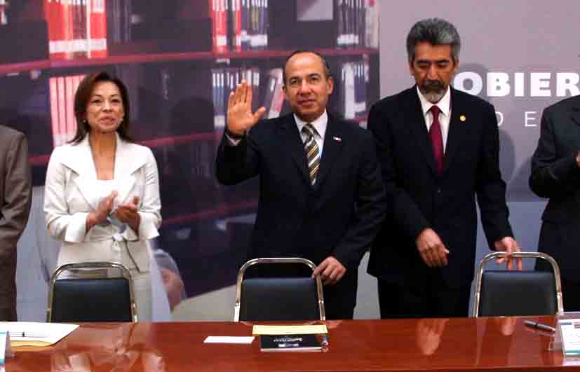 El presidente Felipe Calderón anunció que se abrirán 25 universidades en el próximo ciclo escolar