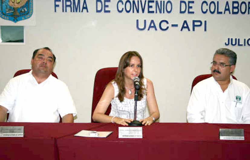 Establece Universidad Autónoma de Campeche convenio de colaboración con la Administración Portuaria Integral