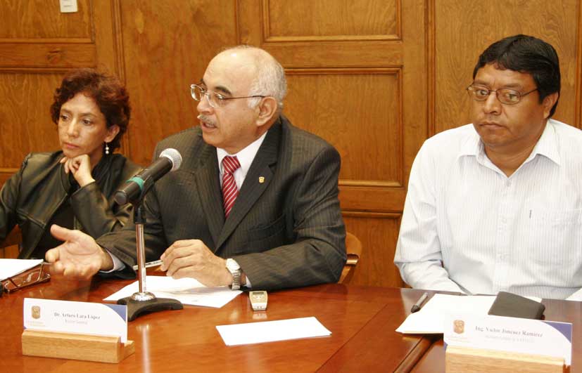 Otorgan 300 plazas a trabajadores de la UG